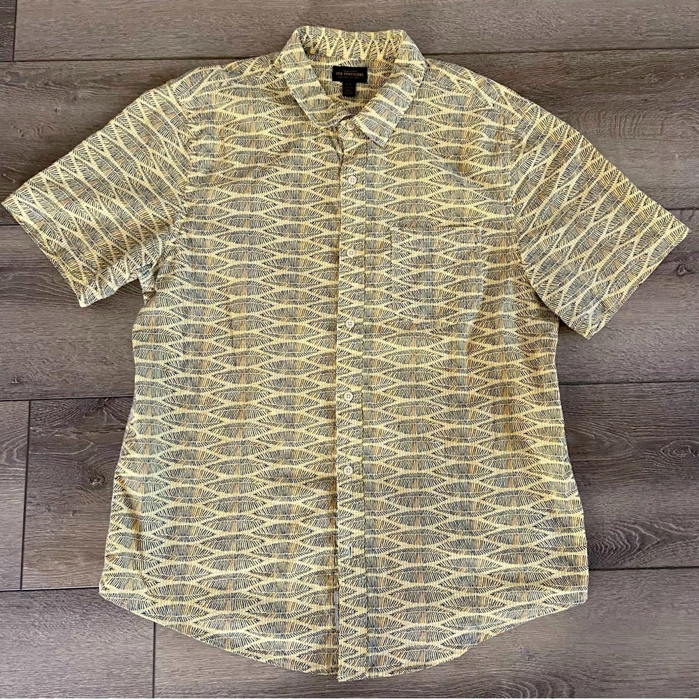 CPO Provisions Short Sleeve Button Up Size Large